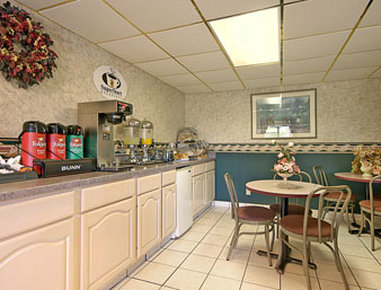 Super 8 Newton - Newton, IA