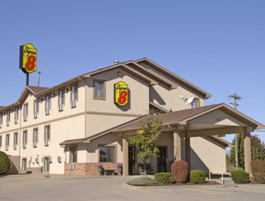 Super 8 - Macon, MO