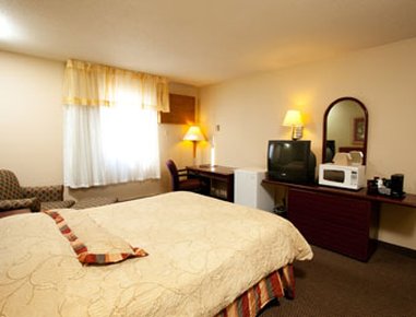 Super 8 By Wyndham Fairmont - Fairmont, MN