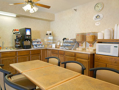 Super 8 By Wyndham Woodstock - Woodstock, IL