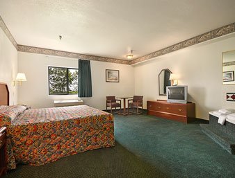 Super 8 - Portland, IN