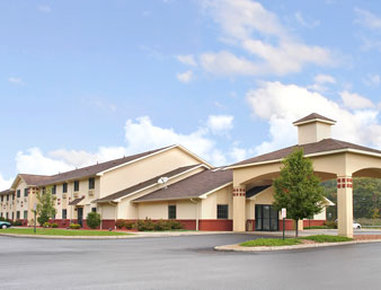 Super 8 Highland NY - Highland, NY