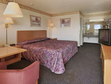 Super 8 Pleasanton - Pleasanton, TX