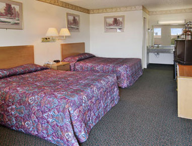 Super 8 Pleasanton - Pleasanton, TX