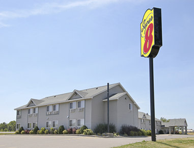 Super 8 - Baldwin, WI