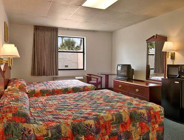 Super 8 Motel - Pompano Beach, FL