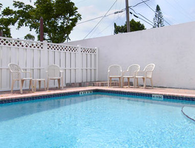 Super 8 Motel - Pompano Beach, FL