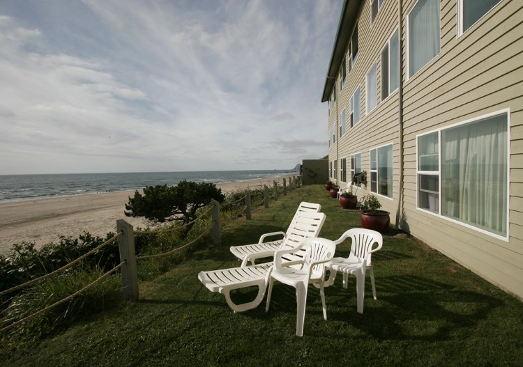Pelican Shores Inn - Lincoln City, OR