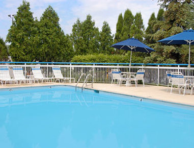 Super 8 - Willowbrook, IL