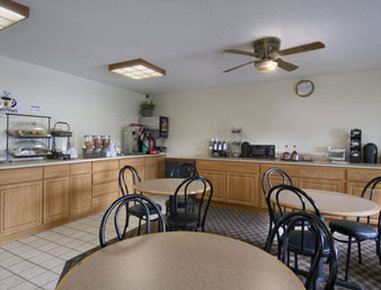 Super 8 Urbandale/Merle Hay Road - Urbandale, IA