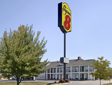 Super 8 - Clinton, TN