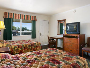 Super 8 Motel - Hanford, CA
