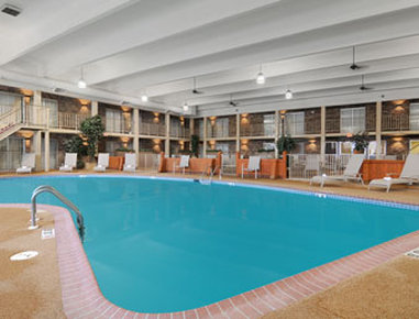 Ramada By Wyndham Marshall - Marshall, MN