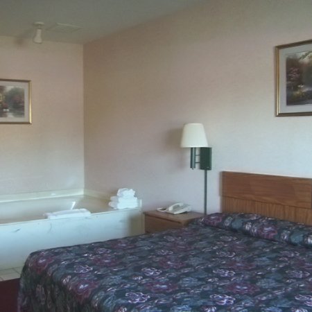 Astoria Inn - Knox, IN