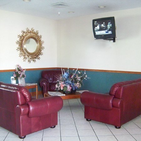 Astoria Inn - Knox, IN