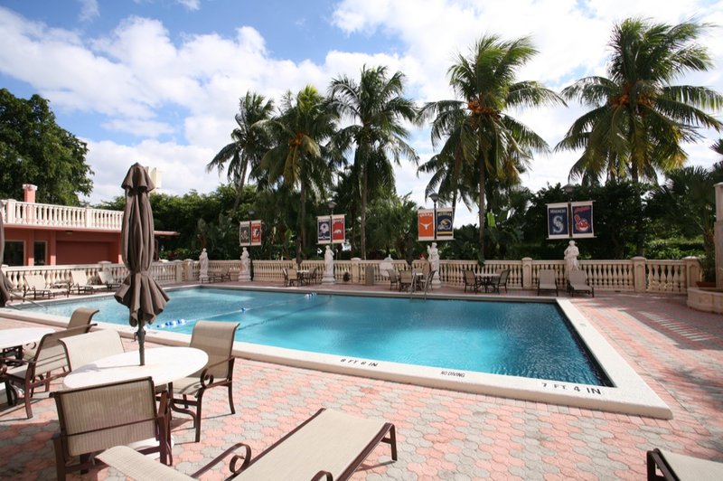 EL PALACIO SPORTS HOTEL - Opa Locka, FL