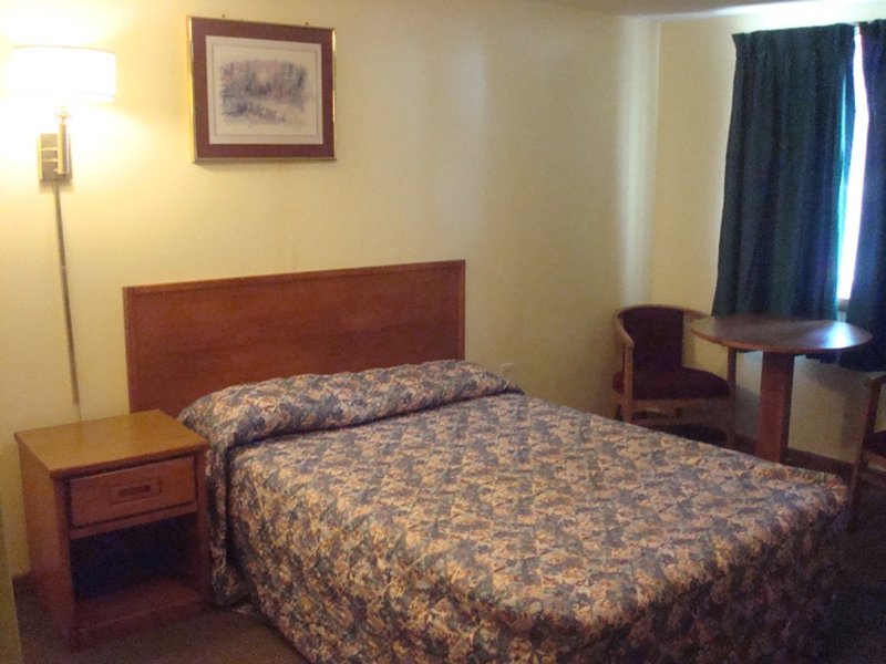 Elmwood Motor Lodge - Concord, NH