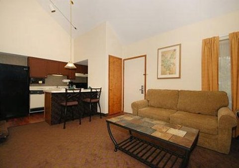 Quality Suites - Pittsburgh, PA