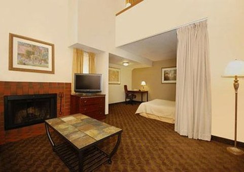 Quality Suites - Pittsburgh, PA