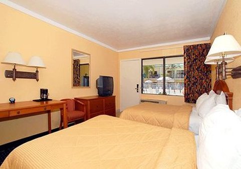 Comfort Inn & Suites Port Canaveral Area - Cocoa Beach, FL