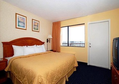 Comfort Inn & Suites Port Canaveral Area - Cocoa Beach, FL