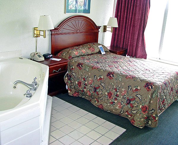 Travelodge-Adrian - Adrian, MI