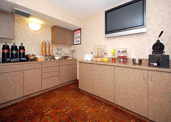 Econo Lodge - Elmira, NY