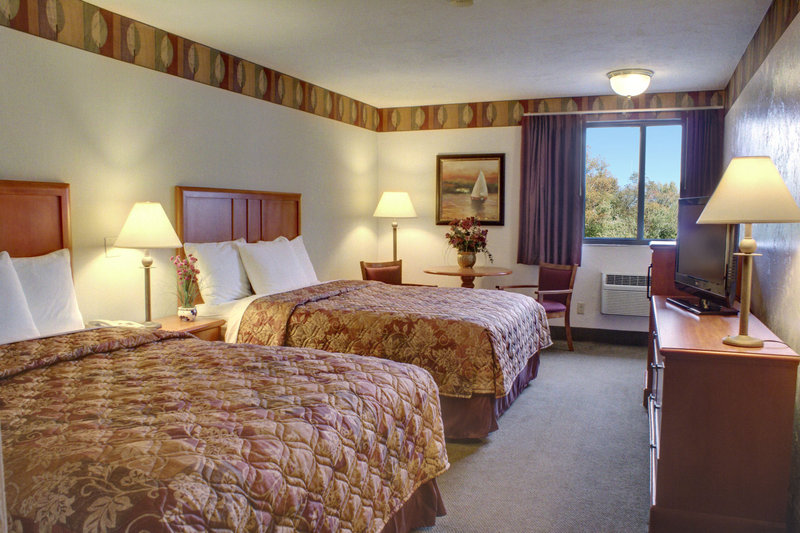 Bayside Resort Hotel - West Yarmouth, MA