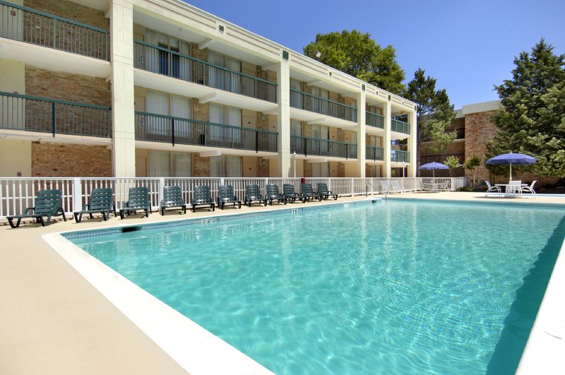 RED ROOF INN - Sandston, VA