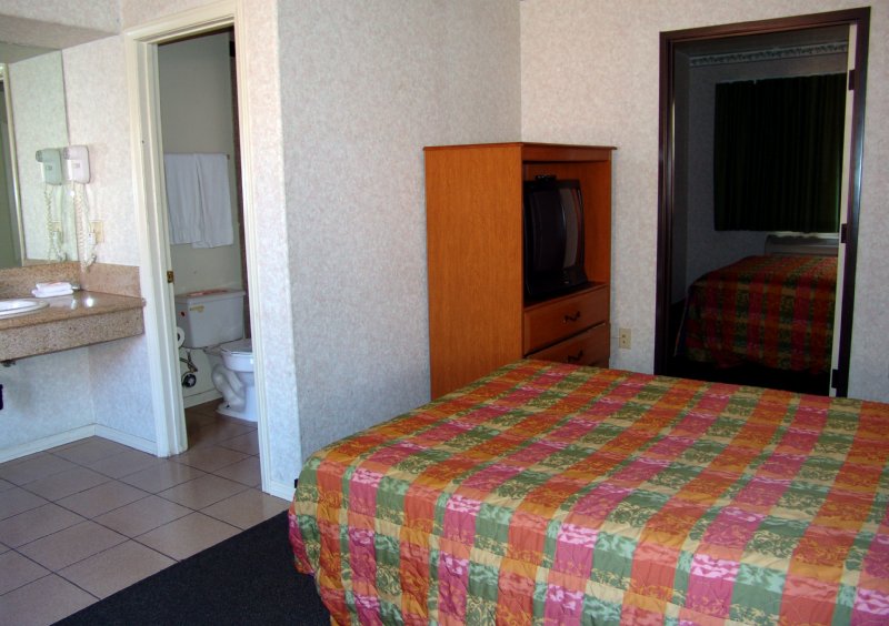 Hollywood Studio Inn & Suites - Los Angeles, CA