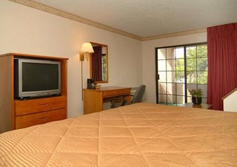 Quality Inn & Suites - Camarillo, CA