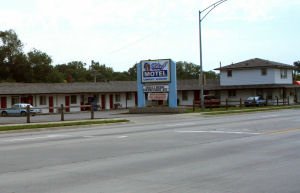 Chief Motel - Keokuk, IA