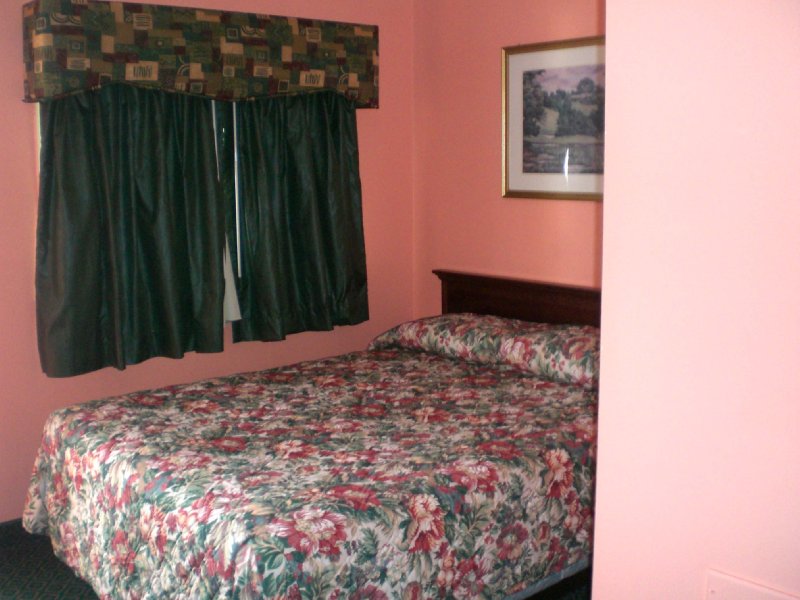 Pilgrim Inn & Cottages - Plymouth, NH