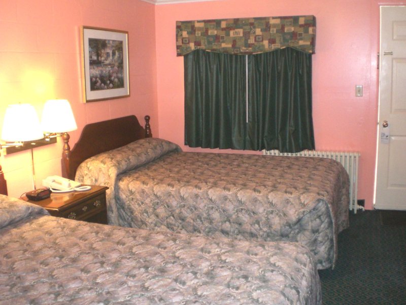 Pilgrim Inn & Cottages - Plymouth, NH