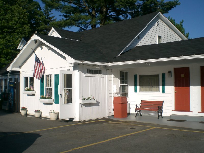 Pilgrim Inn & Cottages - Plymouth, NH