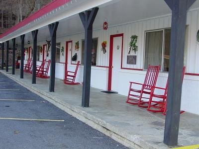 A Holiday Motel - Maggie Valley, NC