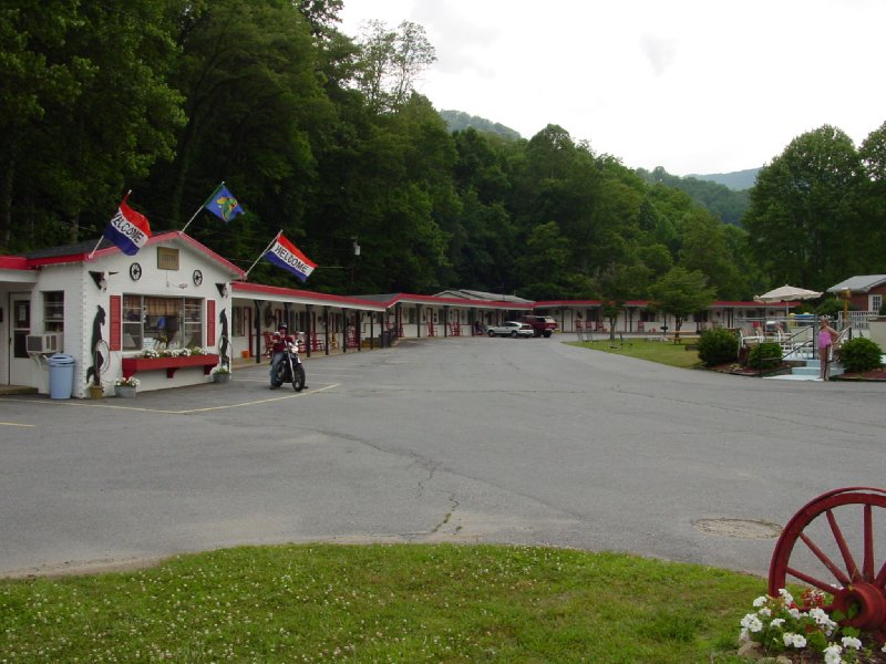 A Holiday Motel - Maggie Valley, NC