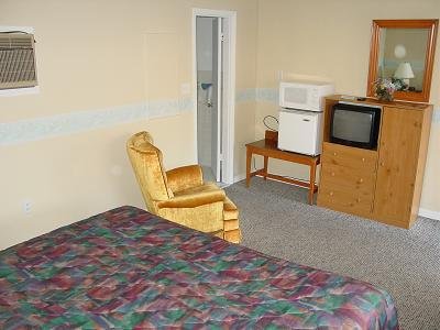 A Holiday Motel - Maggie Valley, NC