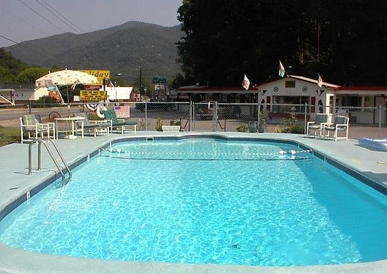 A Holiday Motel - Maggie Valley, NC
