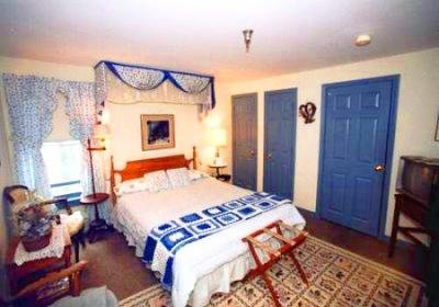 Colonial House Inn - Yarmouth Port, MA