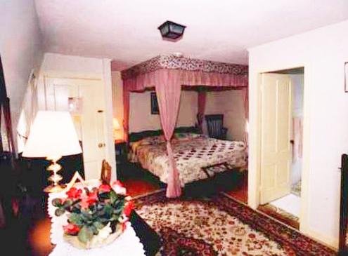 Colonial House Inn - Yarmouth Port, MA