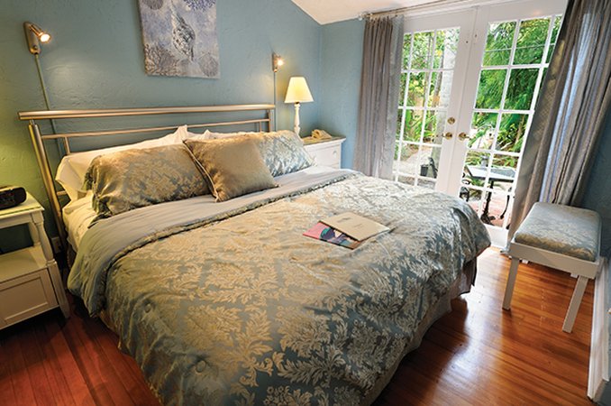 Mango Inn Bed & Breakfast - Lake Worth, FL