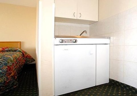 Econo Lodge-On The Beach - Clearwater, FL
