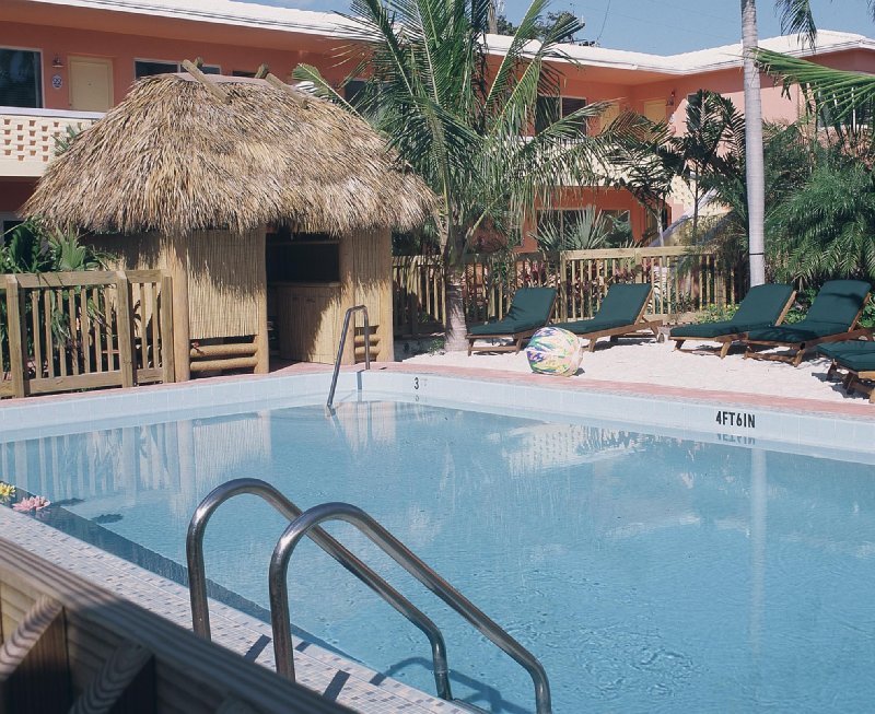 Crane's Beachhouse Hotel & Tiki Bar - Delray Beach, FL