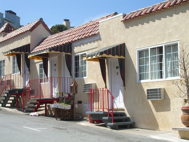 Alpine Inn & Suites - Daly City, CA