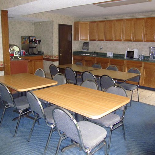 Airport Plaza Hotel Roanoke - Roanoke, VA