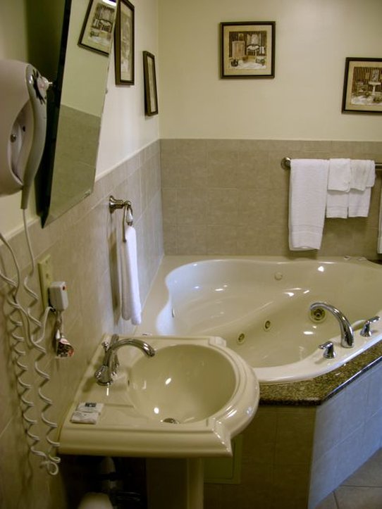 Freeport Motor Inn & Boatel - Freeport, NY