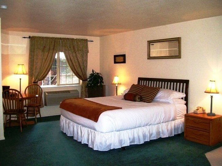 Highland House Restaurant - Mount Shasta, CA