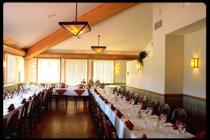 Highland House Restaurant - Mount Shasta, CA