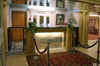 Club 27 - Lobby